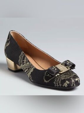 Salvatore Ferragamo pumps channel 17th century era size 7.5